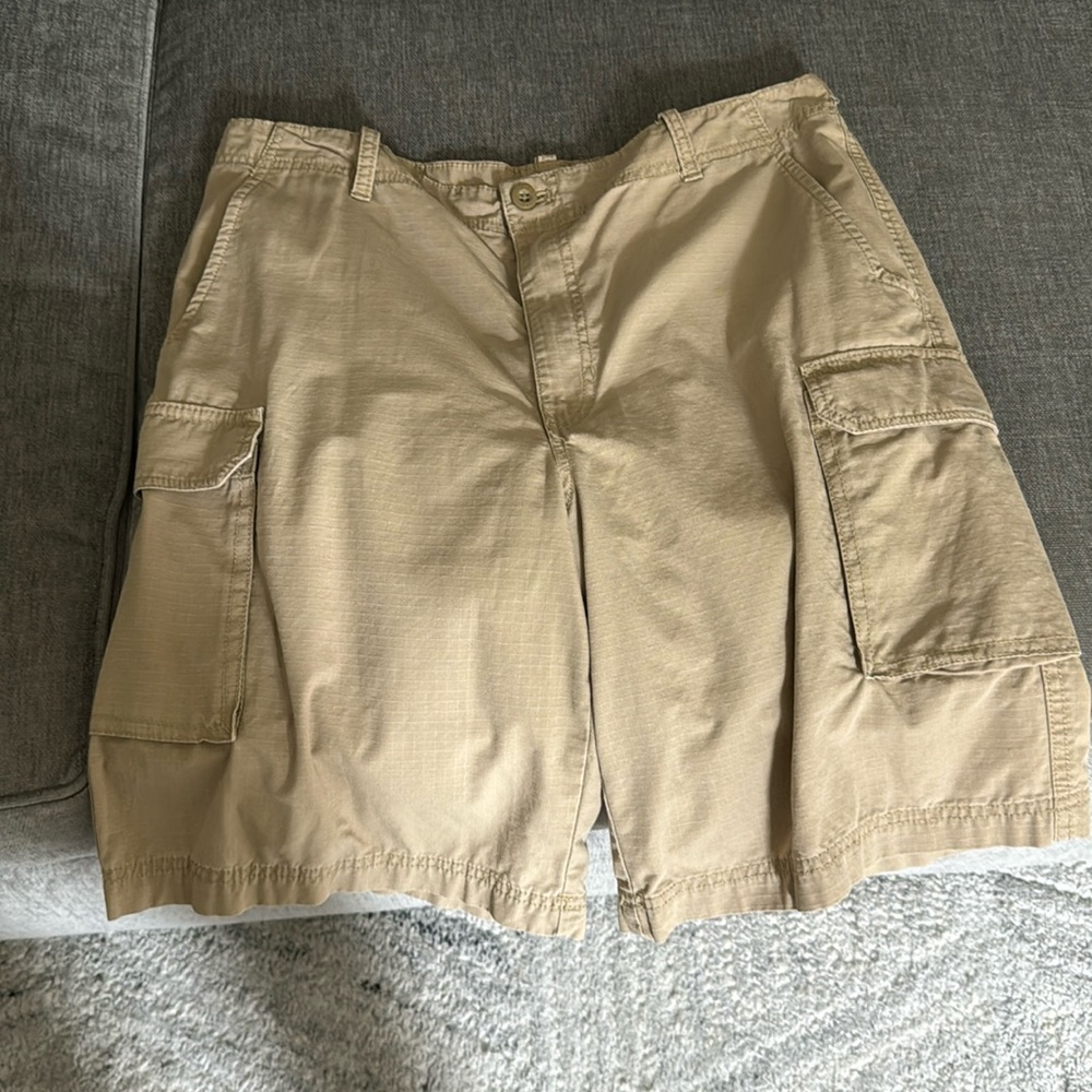 IZOD Men’s Khaki Cargo Shorts